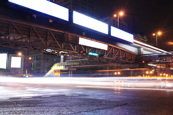Pohled na noční městský provoz — Stock fotografie