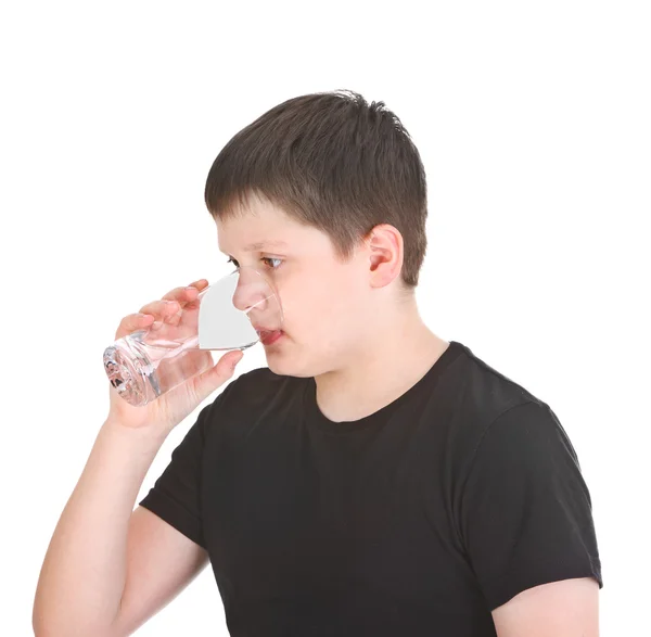 Junge trinkt Wasser — Stockfoto