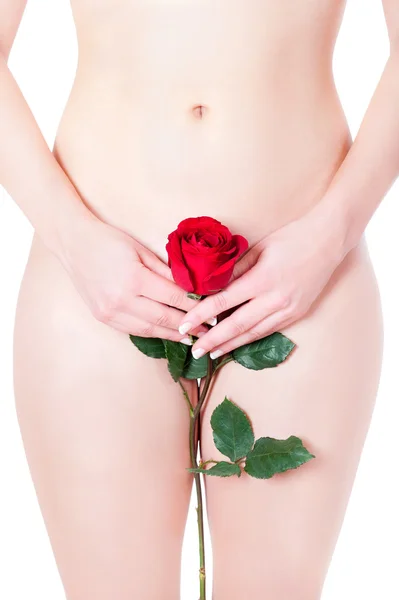 장미와 함께 아름 다운 금발 누드 여자 — 스톡 사진