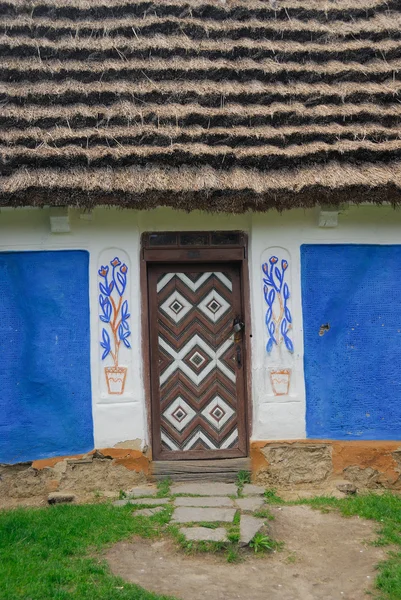 Casa tradicional ucraniana, porta de perto, Pirogovo, Kiev — Fotografia de Stock