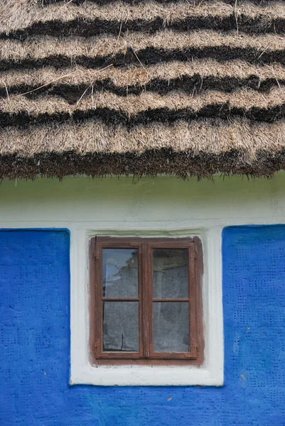 Traditional Ukrainian house, window close up, Pirogovo, Kiev — Stock Photo, Image
