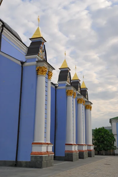 基辅地标-圣迈克尔金色圆顶寺 — 图库照片