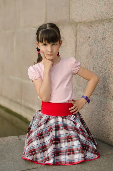 Little brunette girl outdoors — Stock Photo, Image
