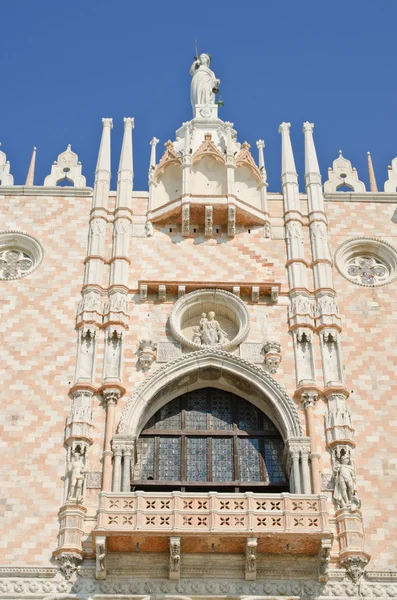 Antike Fassade des Dogenpalastes, Venedig — Stockfoto