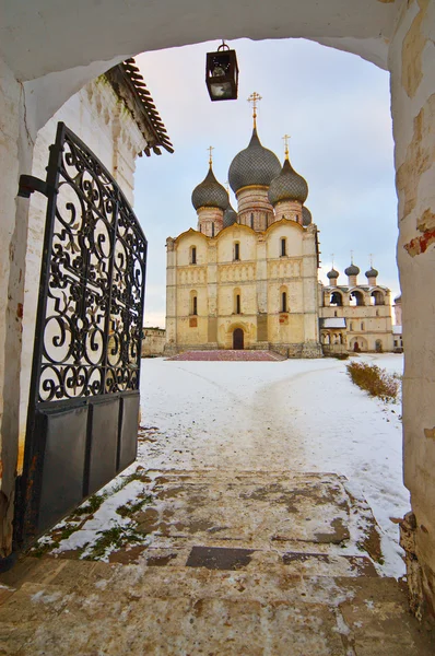 Вход в монастырь — стоковое фото