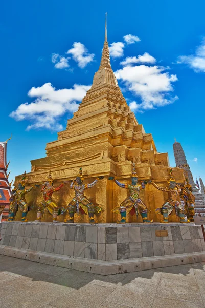 Templo de Wat Phra Kaeo, hito de Bangkok —  Fotos de Stock