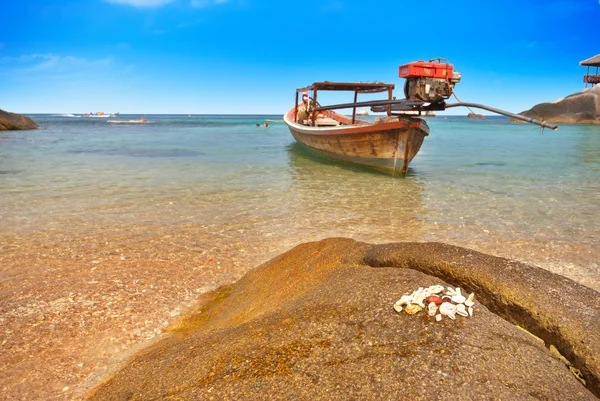 Boat in a bay — Stock Photo, Image
