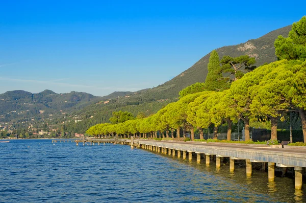 Garda lake in Toscolano, Italy — Stock Photo, Image