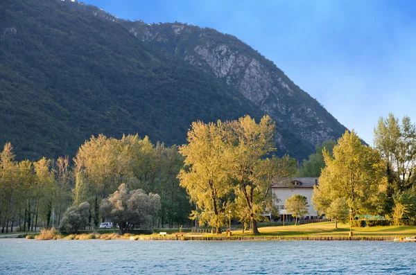 Горное озеро, Италия — стоковое фото