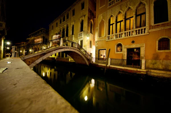 Νύχτα κανάλι στη Βενετία — Φωτογραφία Αρχείου