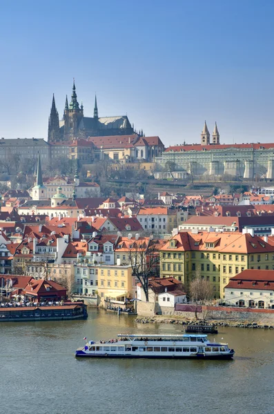 Castelo de Praga, rio Vltava e Ponte Carlos — Fotografia de Stock
