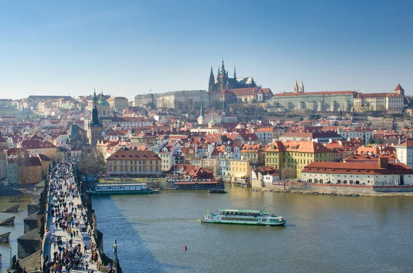 Floden panorama - Karlsbron och Pragborgen, Prag — Stockfoto