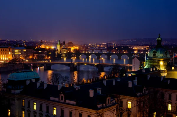 Panorama nocturne des ponts de Prague — Photo