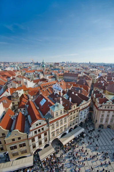 Czerwone dachy starego miasta centralnego placu, Praga — Zdjęcie stockowe
