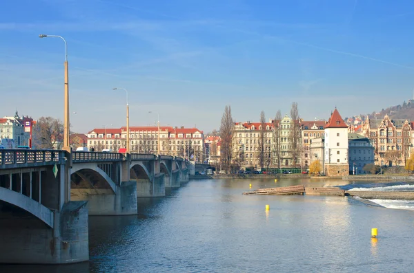 Piękna Praga mostów i nabrzeży — Zdjęcie stockowe