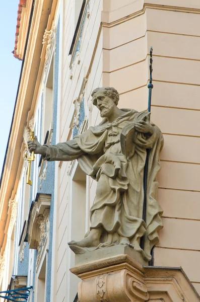 ほとんど四分の一、プラハ、チェコ共和国は聖者の像 — ストック写真