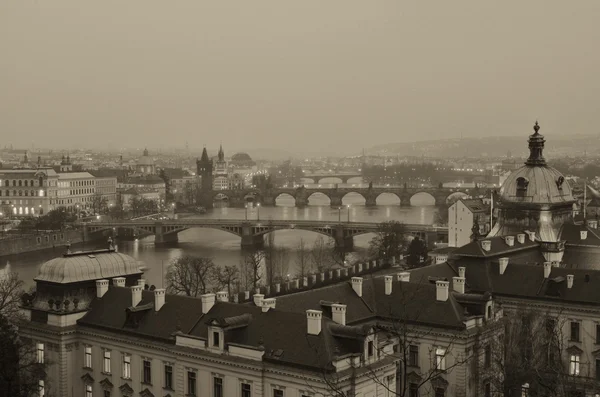 Sepya Prag köprüler görünümü. — Stockfoto