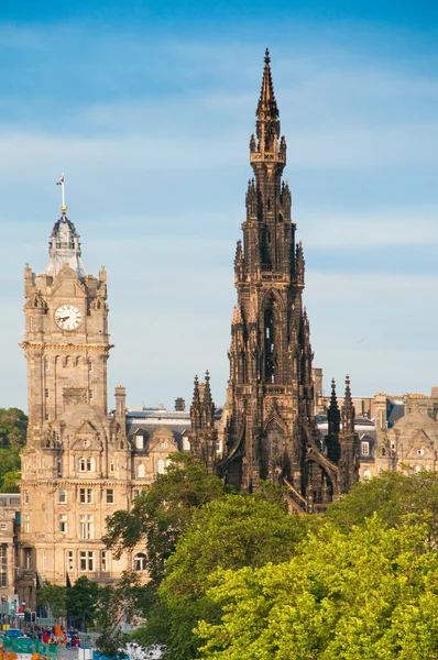 The Scott Monument and Balmoral (formerly North British) Hotel, Princes Str — Stock Photo, Image
