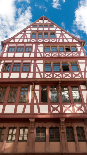 Frankfurt main üzerinde ahşap evin yarısı — Stok fotoğraf