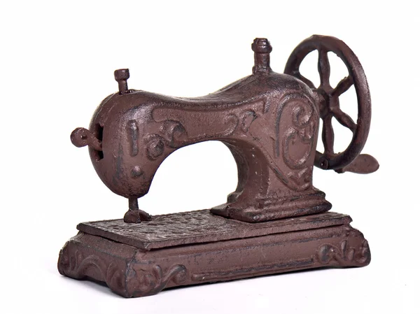 Máquina de costura antiga isolada — Fotografia de Stock