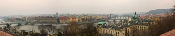 Praga Cidade Velha, Vltava e pontes vista panorâmica — Fotografia de Stock