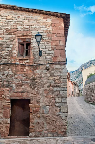 Eski harabe duvar, collbato, İspanya — Stok fotoğraf