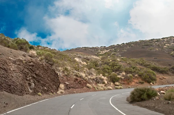 Kręta droga w Hiszpanii (wyspa lanzarote, Wysp Kanaryjskich) — Zdjęcie stockowe