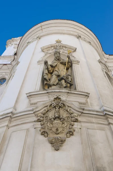 Detalle de una iglesia de San Nicolás en Praga, Plaza de la Ciudad Vieja —  Fotos de Stock