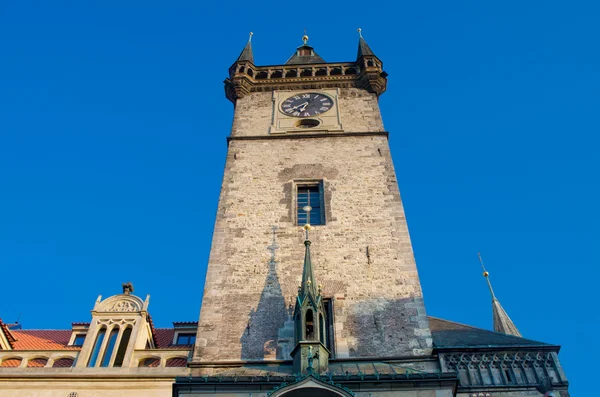 Часовая башня старой ратуши — стоковое фото