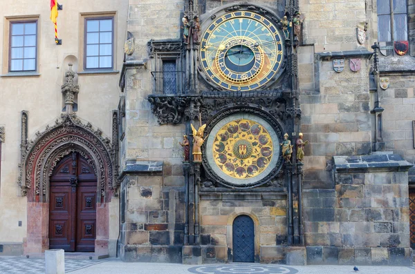 Старые астрономические часы на Староместской площади в Праге — стоковое фото
