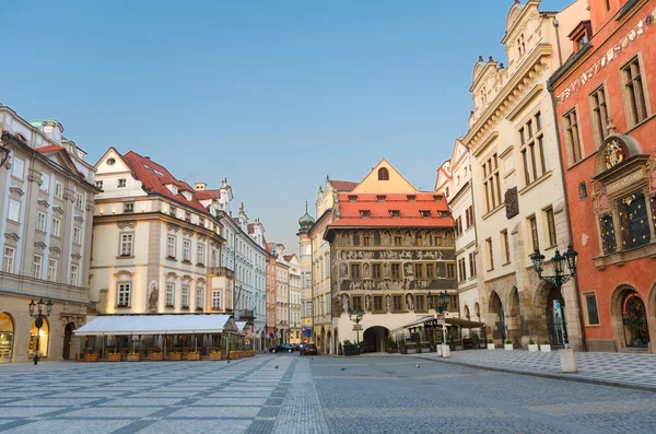 Zonsopgang op de staromestska square (oude stadsplein), Praag, Tsjechische reputatie — Stockfoto