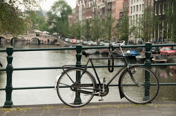 Bike parked on a bridge — Stock Photo, Image