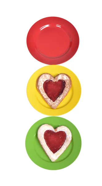 Plater med hjerteformede bakerier – stockfoto