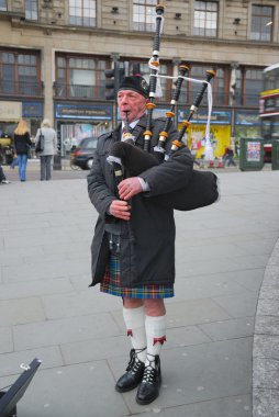 etek giyen ve oynamaya bagpipes, edinburgh, İskoçya İskoçya highlander