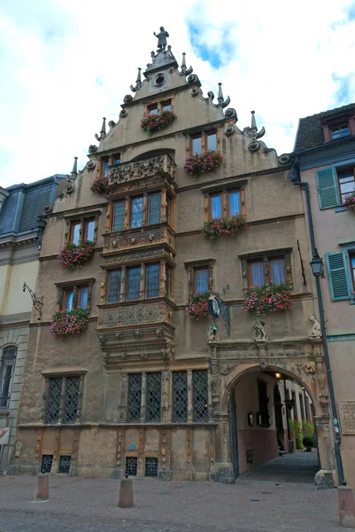 Średniowieczną fasadą — Zdjęcie stockowe