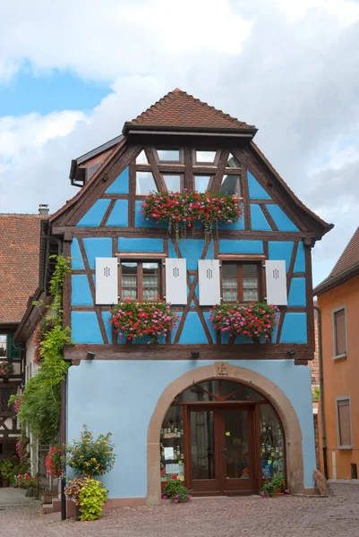 Casa típica de entramado de madera, Alsacia, Francia —  Fotos de Stock
