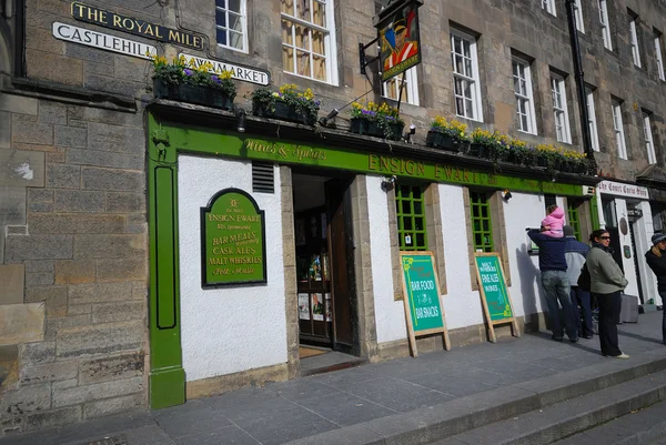 Исторический центр Эдинбурга, Кокберн-стрит — стоковое фото