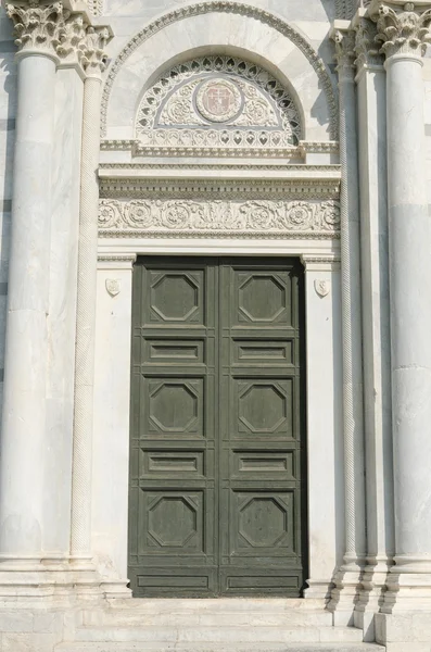 Church door of Baptistry St John, Pisa — Stock Photo, Image