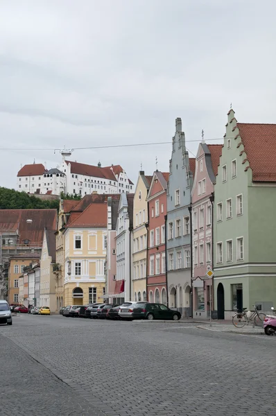 Kleurrijke huizen bij landshut street, Duitsland — Stockfoto