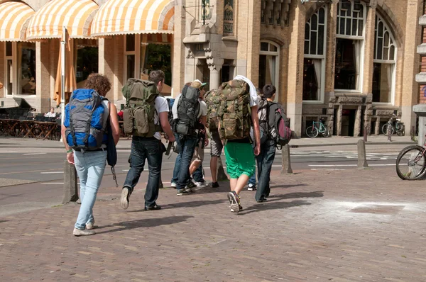 stock image Backpacker tourists on the street