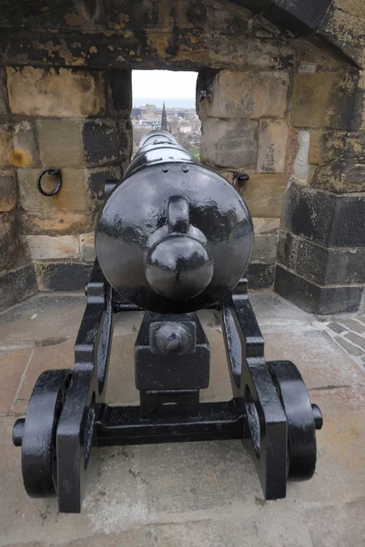 Kanón skryté ve zdi - hrad edinburgh, Skotsko — Stock fotografie