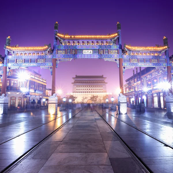 Beijing tradicional calle comercial por la noche —  Fotos de Stock