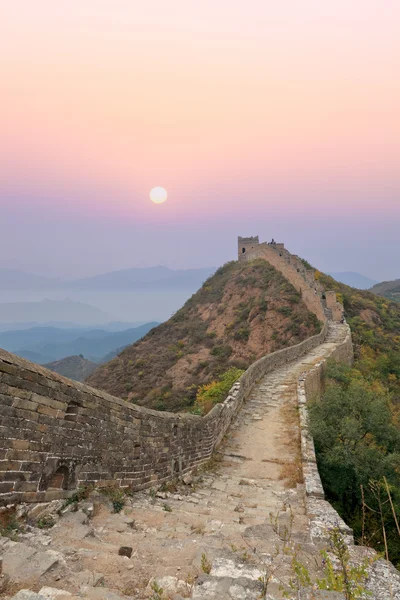Große Mauer mit Sonnenaufgang — Stockfoto