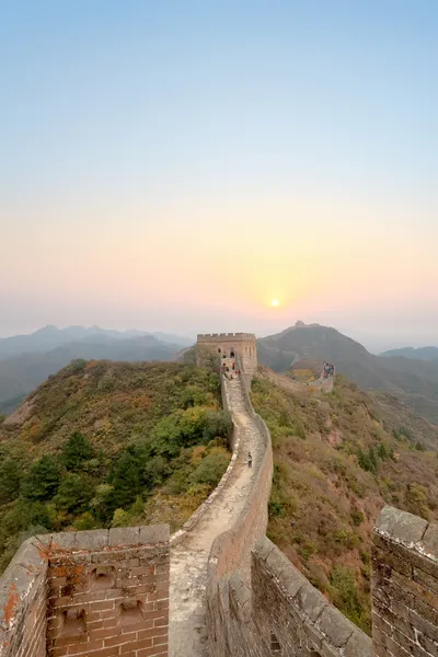 Die große Mauer vor Sonnenaufgang — Stockfoto