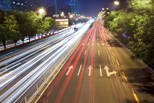Peking Nachtscène in het spitsuur verkeer — Stockfoto