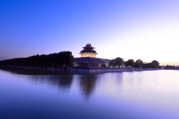 The turret and moat in beijing forbidden city — Stock Photo, Image