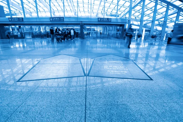 Salão moderno dentro do aeroporto — Fotografia de Stock