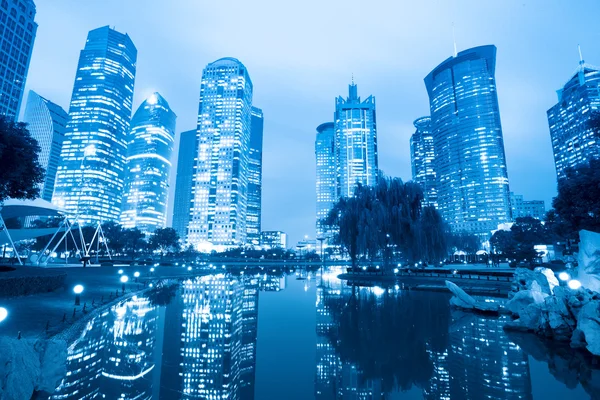 Нічна сцена Шанхайського центрального зеленого поясу — стокове фото
