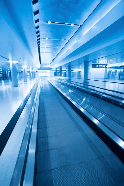 Travolator in airport hall — Stock Photo, Image