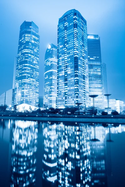 Nachtszene des Shanghaier Finanzzentrums — Stockfoto